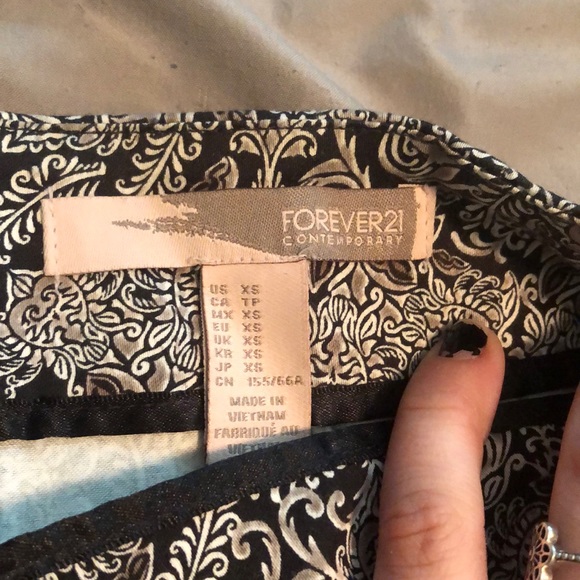 Patterned shorts - Picture 2 of 3